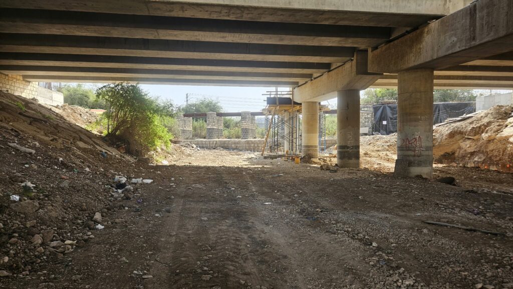 Road 6 existing bridge and its extension bridge