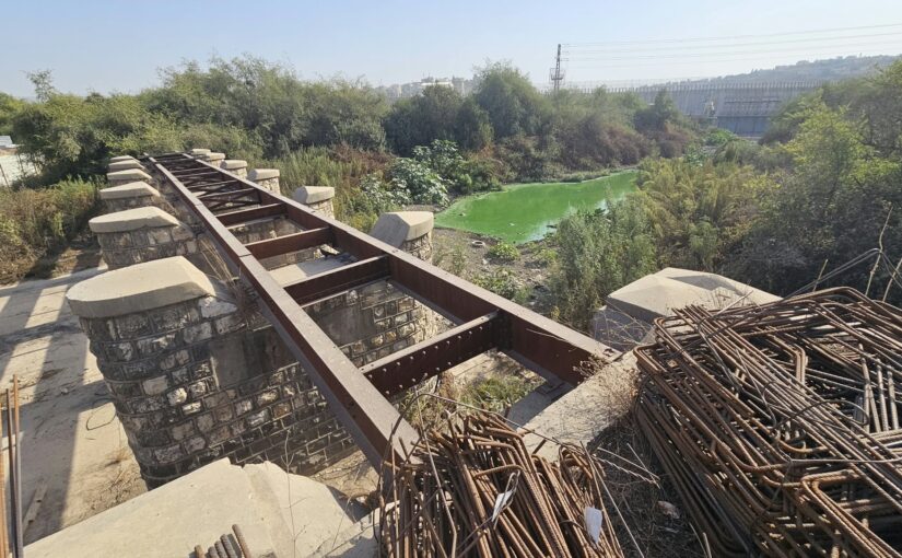 Details of the main part of the bridge - Zoom out view